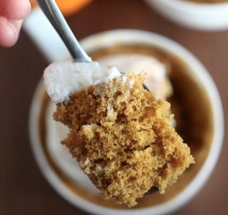 dizzymaiden:  Pumpkin Spice Mug Cake by bettycrocker: If you’ve never made a mug