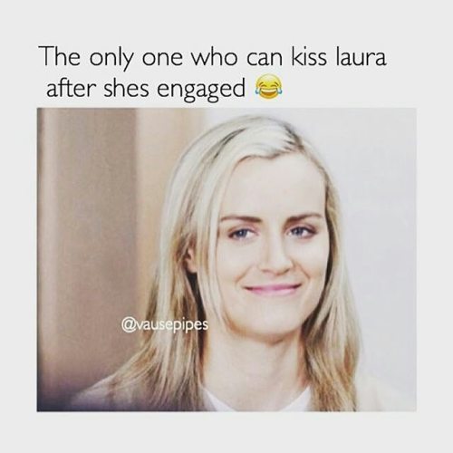  Oh yes, maam. #lauraprepon #taylorschilling #laylor #alexvause #piperchapman #vauseman #oitnb #oran