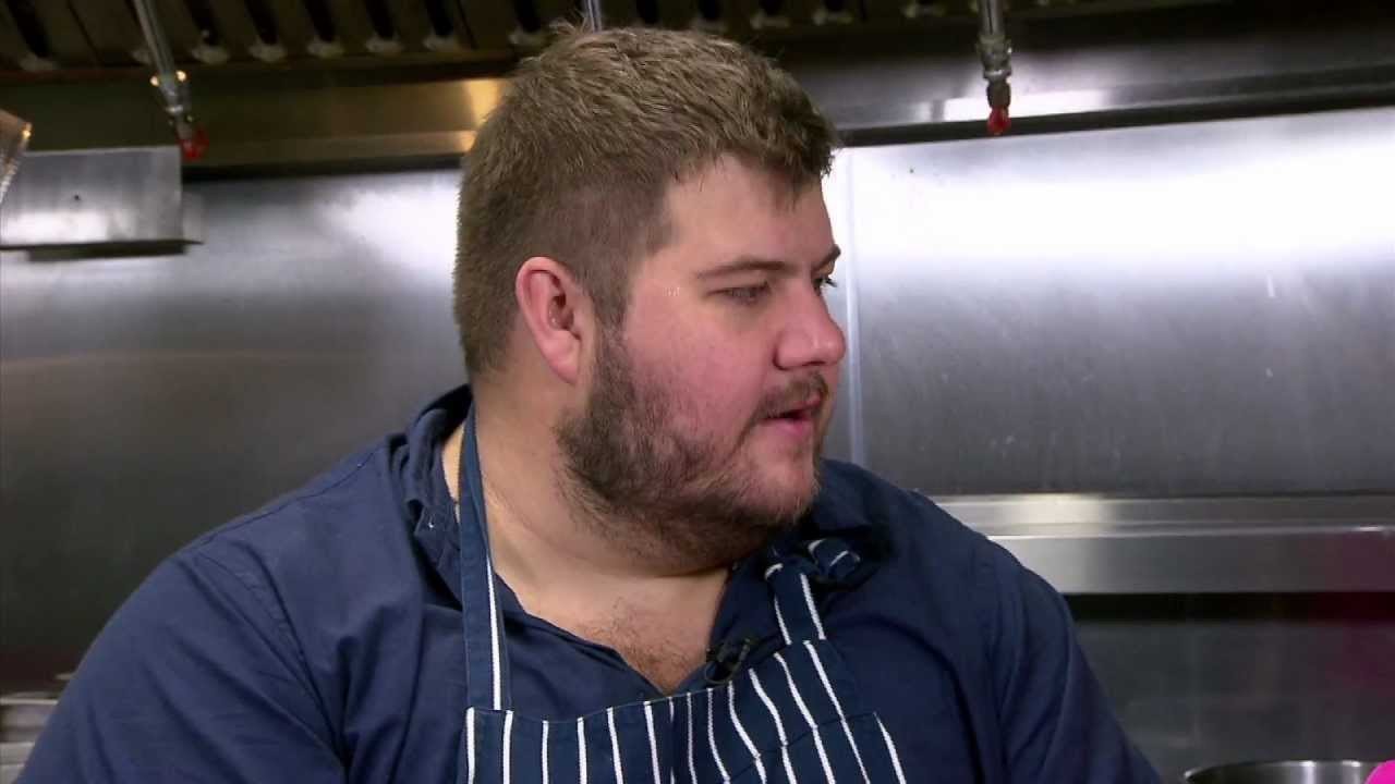 superbears:  rockinbearsncubs:  Gorgeous Chef Rodney Bowers.  Yeah, Love to suck
