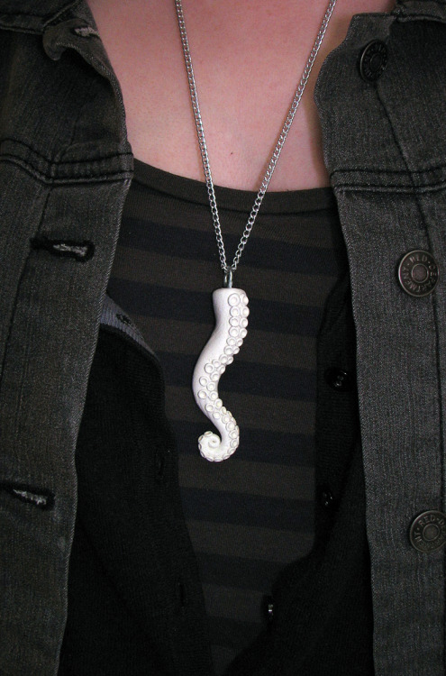 andychristofi:*GIVE AWAY*I’m going to be giving away one of these tentacle necklaces from my Etsy st