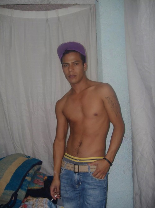 kbroncin:  Manuelito uff muy juguetón en la cama…!!