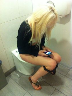 POTTY BLONDES