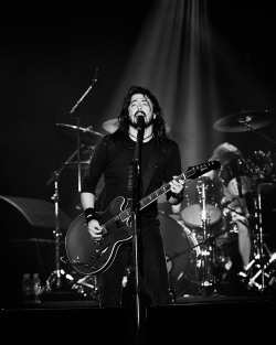 lunchtimefoo:  via Foo Fighters | Rockfotografi