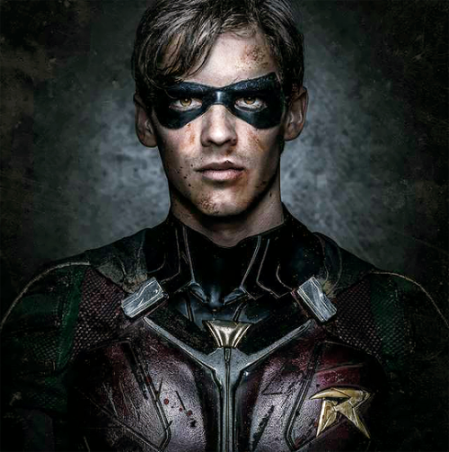 Sex dailydcheroes: Brenton Thwaites as Robin pictures