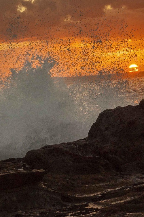 mountaineous:
“ Amazing Waves @Sunset | Naman Chitkara ”