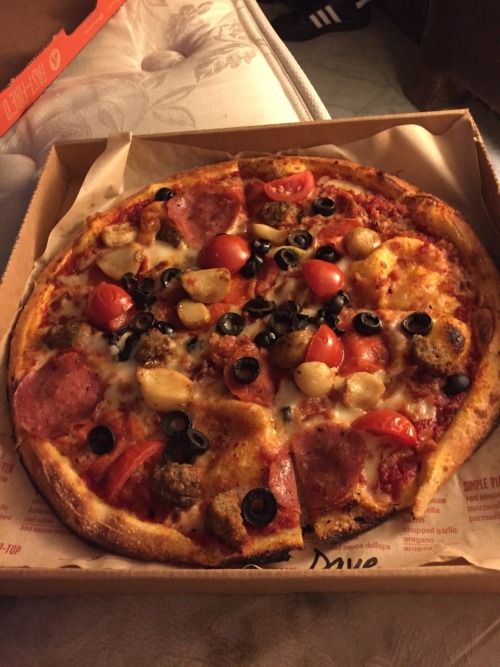 tattooedmafia:  So, The company behind Chipotle has opened up a pizza place with the same concept. You choose everything from the kind of dough, sauce, cheese, and any topping you can think of. It’s called Blaze Pizza, and I’m in love.