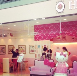 violentfools:  Faris in a hello kitty cafe 