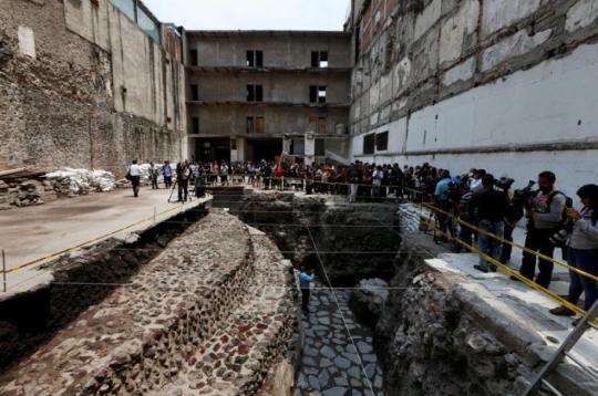 Archaeologists discover Aztec ball court porn pictures