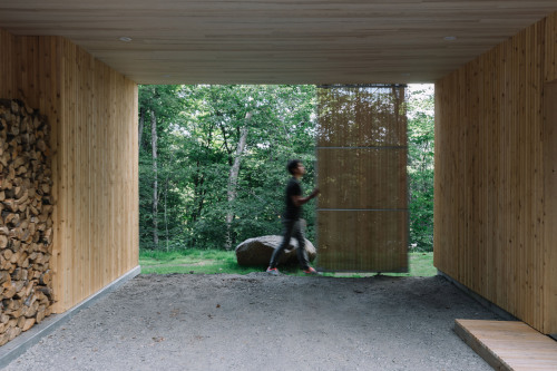 Good wood - more remote luxury living, this time in the wilds of Quebec. The minimalist “Hinterhouse