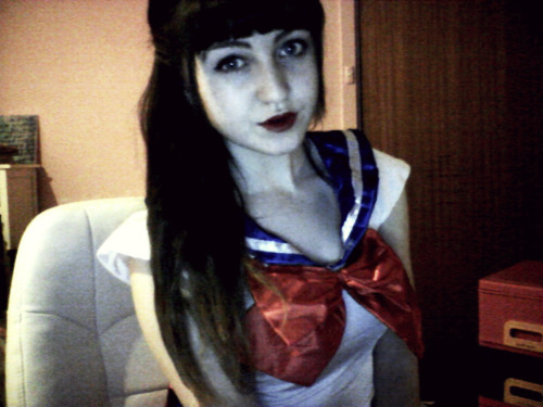 sighmonds: aw i’m so kawaii rn (i cut my fringe too idk????)