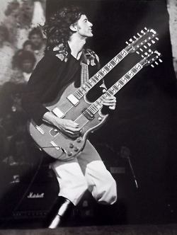 ognialbahaisuoidubbi:  Jimmy Page