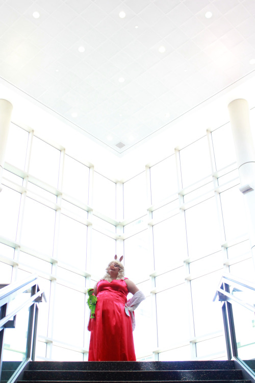 variablejabberwocky: roachpatrol: cccaptions: Miss Piggy dazzling for days, cosplayed by Sweets4aSwe