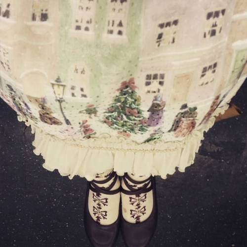 It’s that time of year where I can finally wear this JSK. #babythestarsshinebright #lolitafash