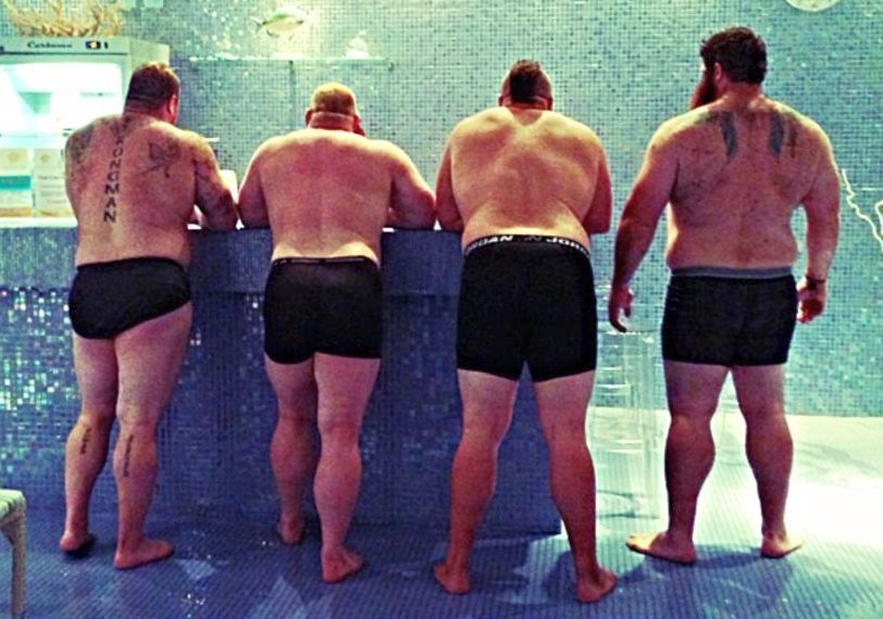 bearlusty:  gaybear89:  http://gaybear89.tumblr.com/  What a nice scenic view.