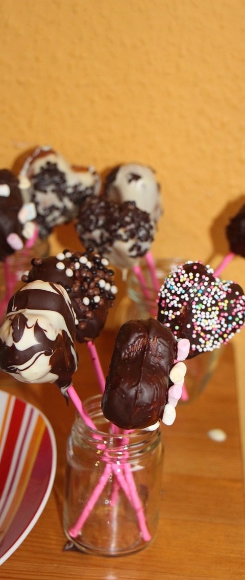 Chocolate Cake Pops With Mini Marshmallows And Sprinkles