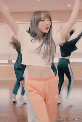 wjsn-girls:as you wish dance practice (moving cam ver) // yeonjung