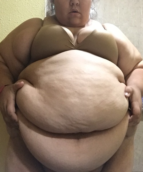 feedyouintotheabyss: cutefatbabeee:  Update. I think I’m fat..  The way that bra digs into the flesh…hnnnng. 