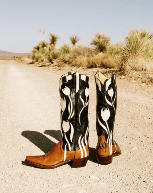  Very Obsessed With Cowboy Boots This Summer ! Such Pretty Colors And Gorgeous Designs ✨