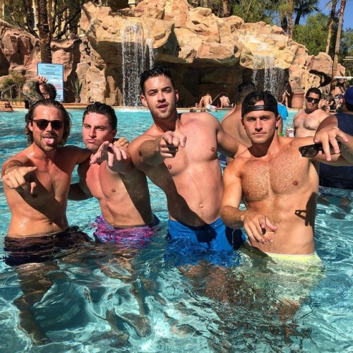 bbmennudeenjoy: When Bros met Bros…which bro is your fave? Yeah, I’m taking 1 from each