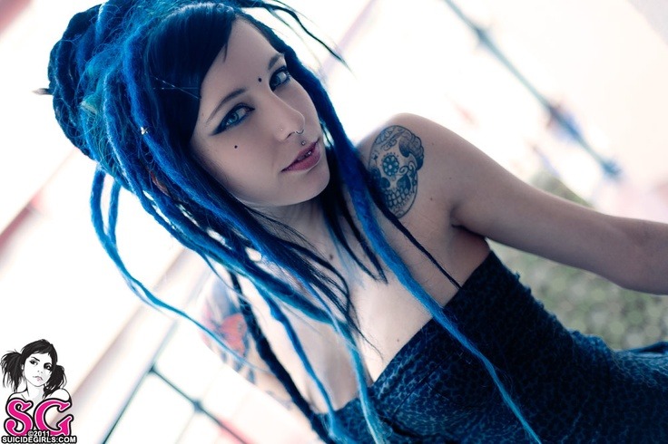sglovexxx:  Devushka Suicide