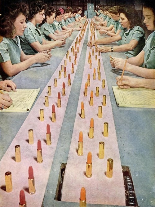 forties-fifties-sixties-love:  Lipstick inspectors