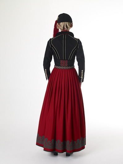 Faldbúningur 18th CenturyFaldbúningur is the oldest form of Icelandic folk costume, an