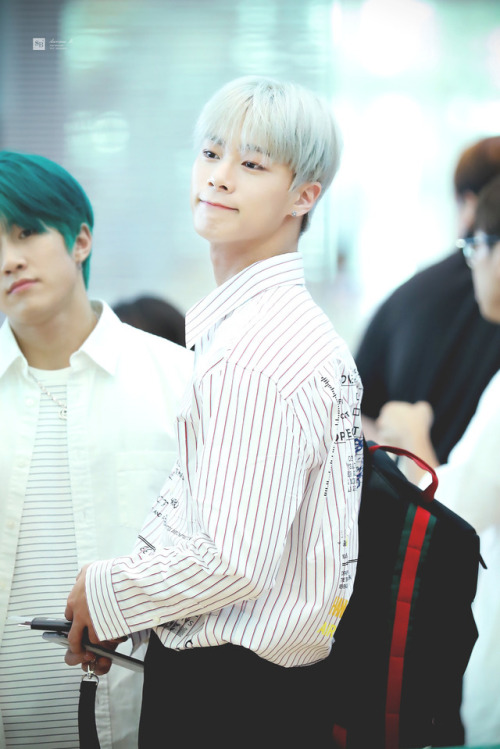 Serious B | do not edit/crop photo!