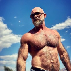 musclebears-men-at-large: Scott @scottholmancreative