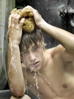 hotbeautifulboys:  Cute wet guy