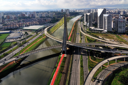 (via 500px / Ponte Octávio Frias de Oliveira by Jochen Weber) Sao Paulo, Brazil