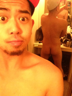 cumlovinjj:  Me taking a pic of my ass :)