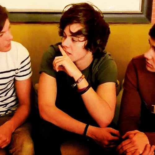 ichuggedbuttermilk:  Harry   Biting the Side of his Finger 