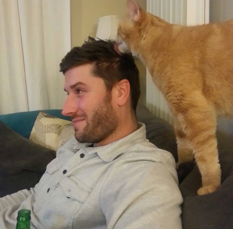 catsbeaversandducks:  “All you need is love… and a cat.” Photos via Real Men