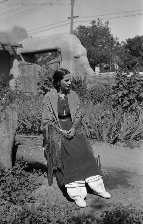 Artist Pop Chalee, Taos Pueblo, New MexicoPhotographer: T. Harmon ParkhurstDate: 1928Negative Number