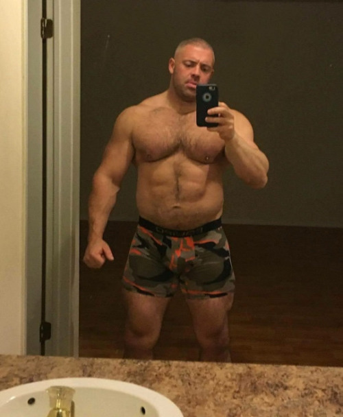 bearmuscleworship: He’s shy but a soldier in bed