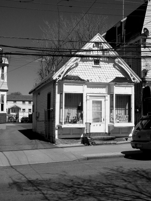 Porn photo wanderingnewyork:  A house in Tottenville,