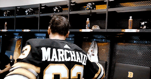 HUG! YOUR! TINY! CAPTAIN! BOSTON BRUINS ROUND 1 GAME 7 