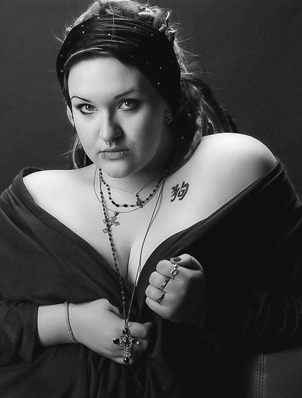 lustrousladies:  Janina by Haen Son Photography