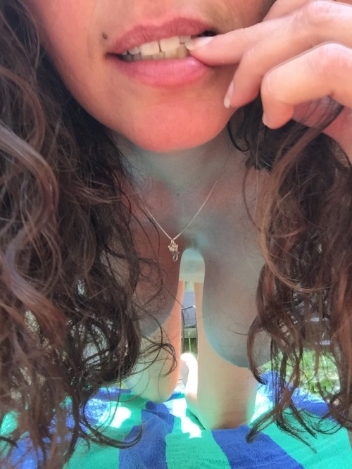 ultra-justtryit:Sunshine, mouth and curls porn pictures