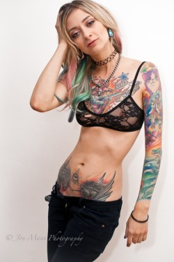 tattooedwomenarebeautiful:  Modèle: Theresa