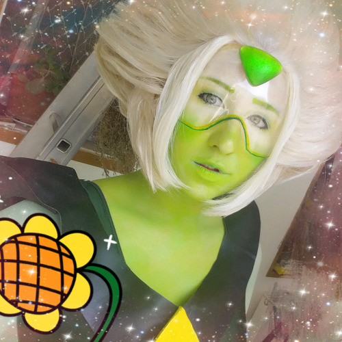 gekroent:  “Hello, people of the earth-country named ‘tumblr’!”  Gem is made by https://www.etsy.com/ca/shop/HamsterParade  But now my old armsocks don’t match the new paint ahhhh this project never ends!! 