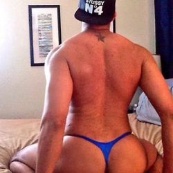 manthongsnstrings:  Beefy butt  Great ass