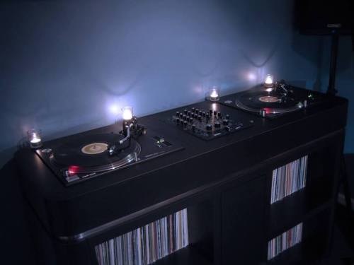 www.cratesofvinyl.tumblr.com