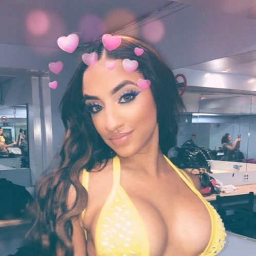 stripper-locker-room:  https://www.instagram.com/greeneyemami_/