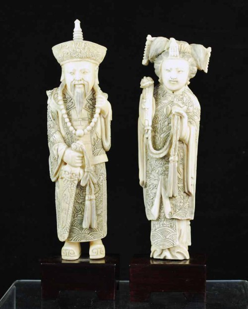 Qing dynasty courtier figurines