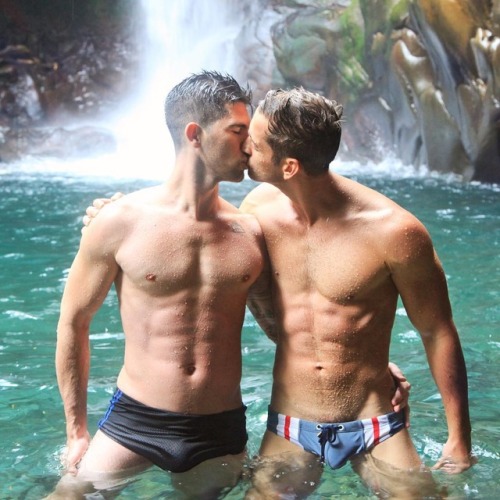 unjoursurterre:  @maxisms​ & @andrescamilo__