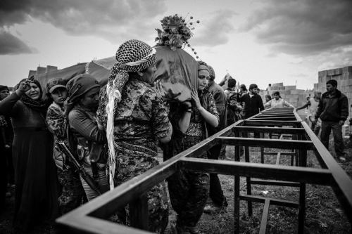 m4zlum:Funeral of YPG/J fighters in Rojava (Western Kurdistan) April 15, 2015