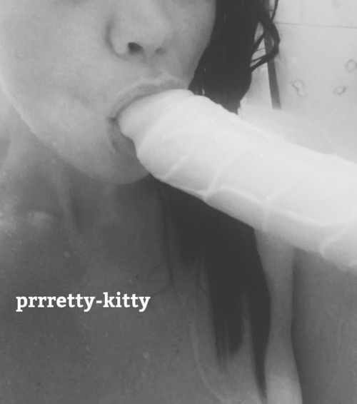 prrretty-kitty:Playing in the shower with my new toy & thinking about a certain someone 💋🦁🖤
