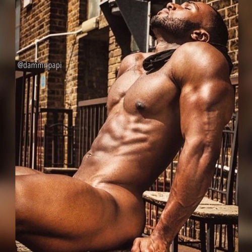 chocolatemochacream:  (via 🍫😋 #dammnpapi by @dammnpapi - Piknu) 