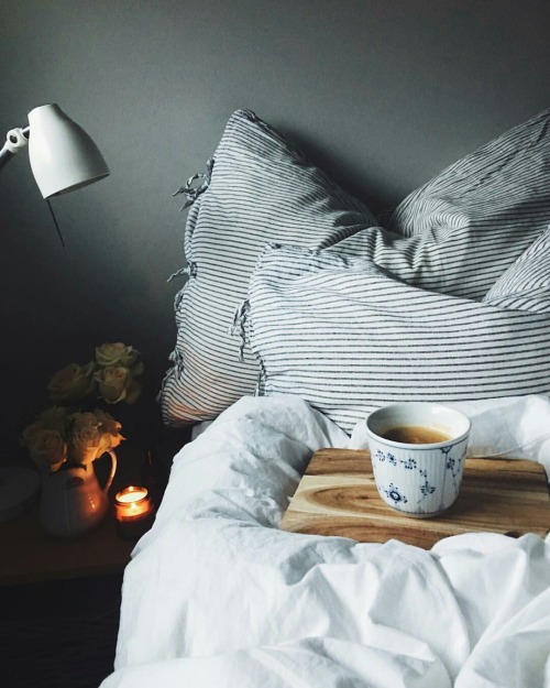 oldfarmhouse: Grey and cold, but cozy morning (Via#earlymorningheart@ig